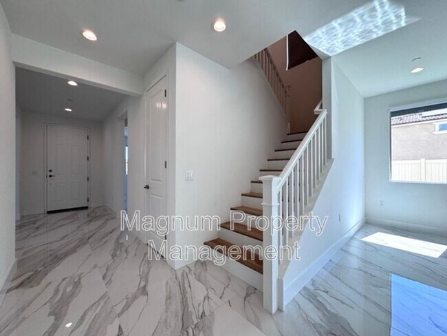 Building Photo - 25061 River Peak Dr