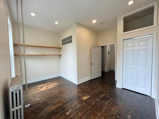 Building Photo - 148 Webster Ave
