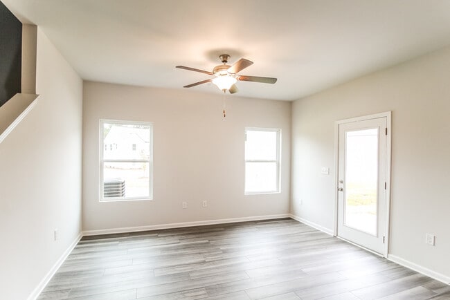 Building Photo - Fantastic 4bd/2.5ba home! Coming soon!