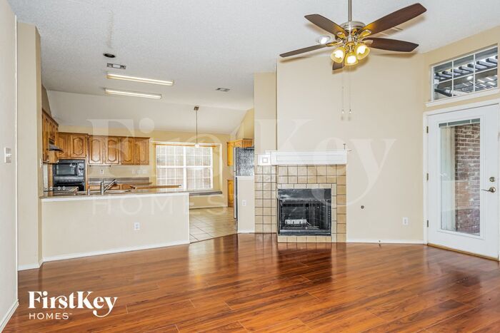Building Photo - 8713 Briarcrest Dr