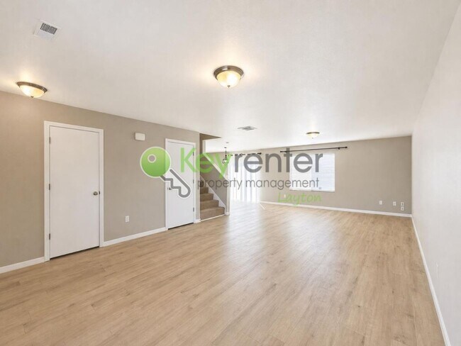 Building Photo - 374 Wellington Dr