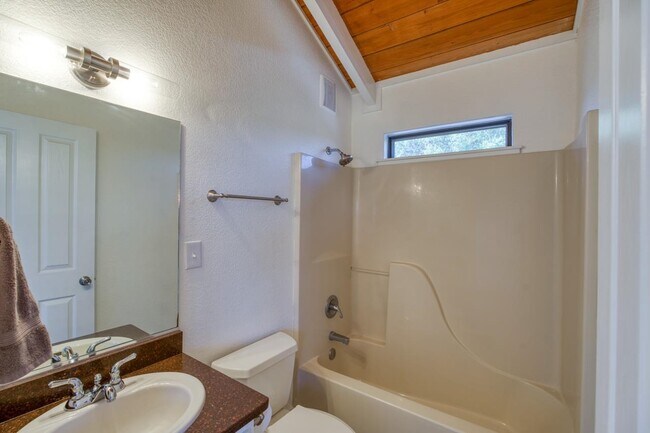 Building Photo - 758 Sandy Mountain Dr