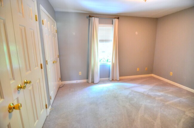 Building Photo - Centrally Located 2 Bedroom In Hillsborough With Great Updates!