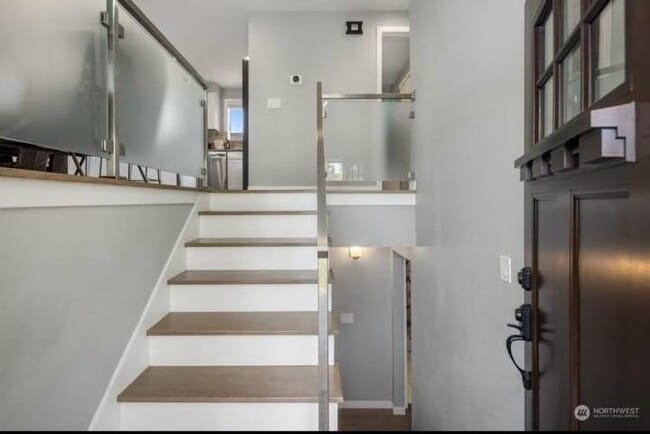 Building Photo - 15822 34th Ave W