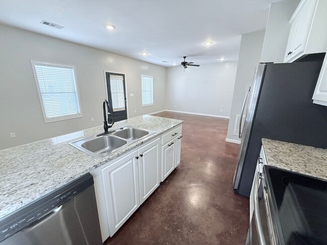 Building Photo - 104 Private Rd 4017