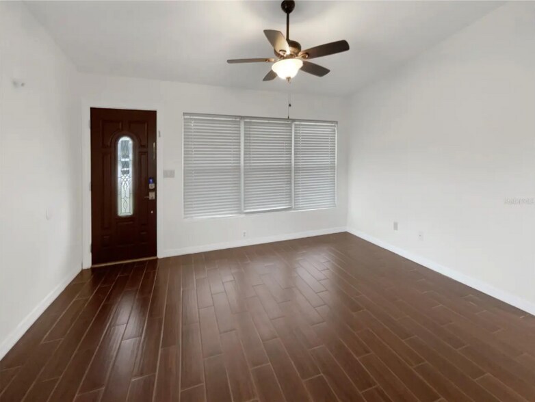 Building Photo - 930 School St