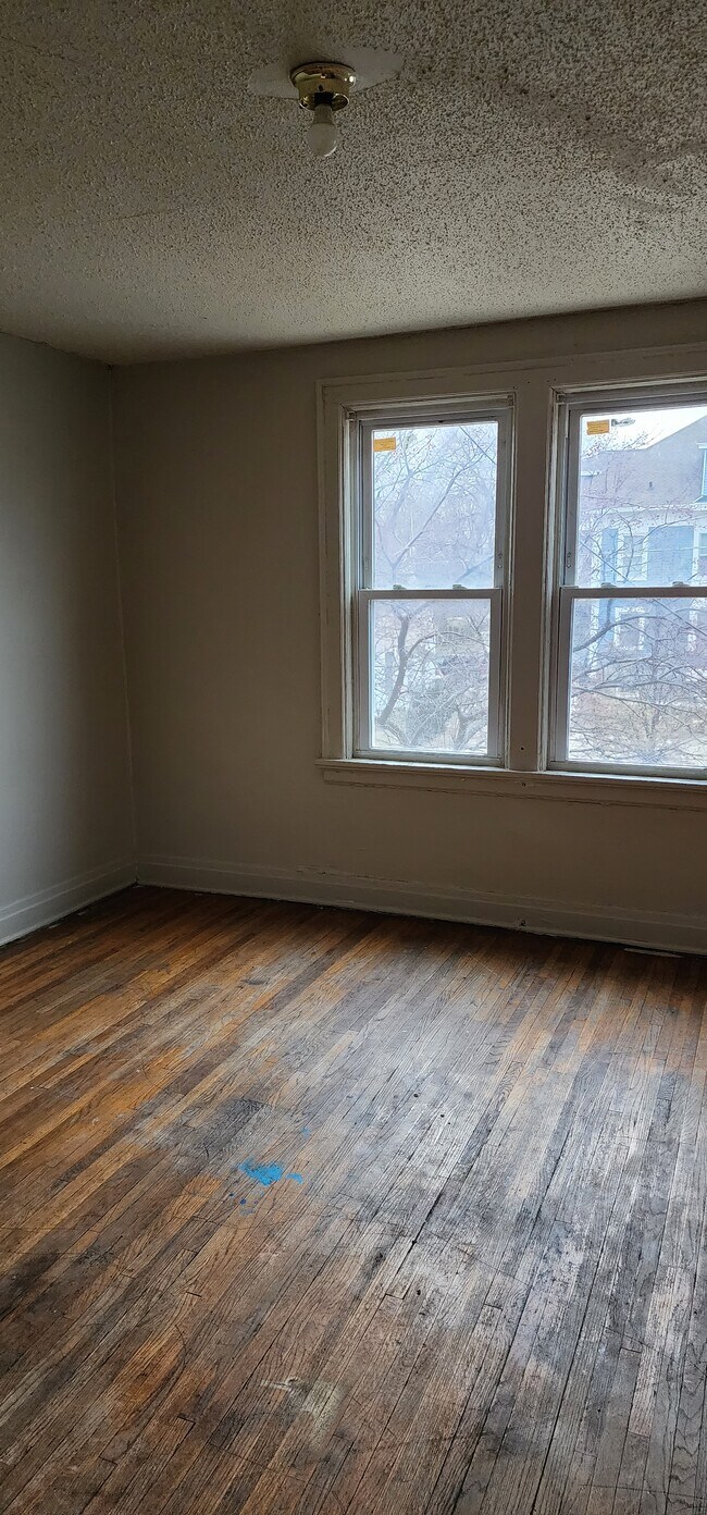 Primary Photo - 218 Irving St