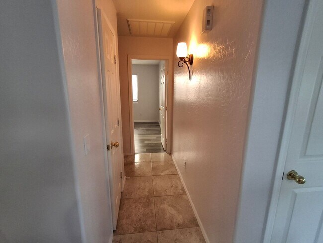 Building Photo - 29109 N Yellow Bee Dr