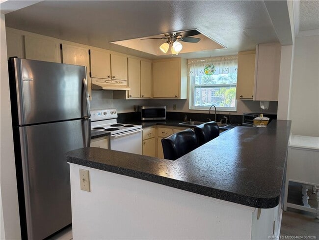 Building Photo - 2950 SE Ocean Blvd