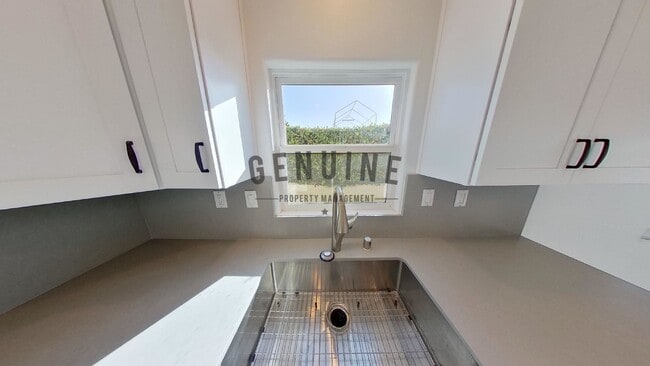 Building Photo - COMING SOON: Beautiful 3BD 3.5BA Townhome in Newport Heights