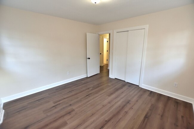 Building Photo - 205 S Mayo St