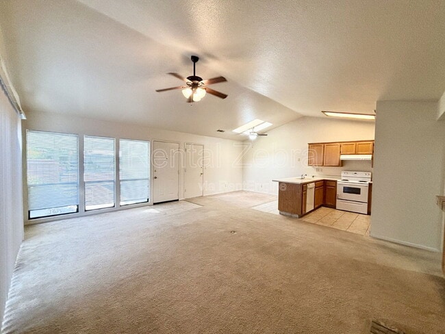 Building Photo - 3068 W Queens Cir