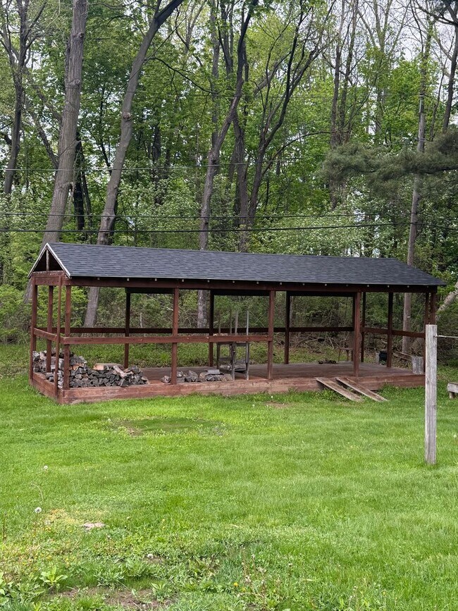 Building Photo - Fully Remodeled 3 bedroom House