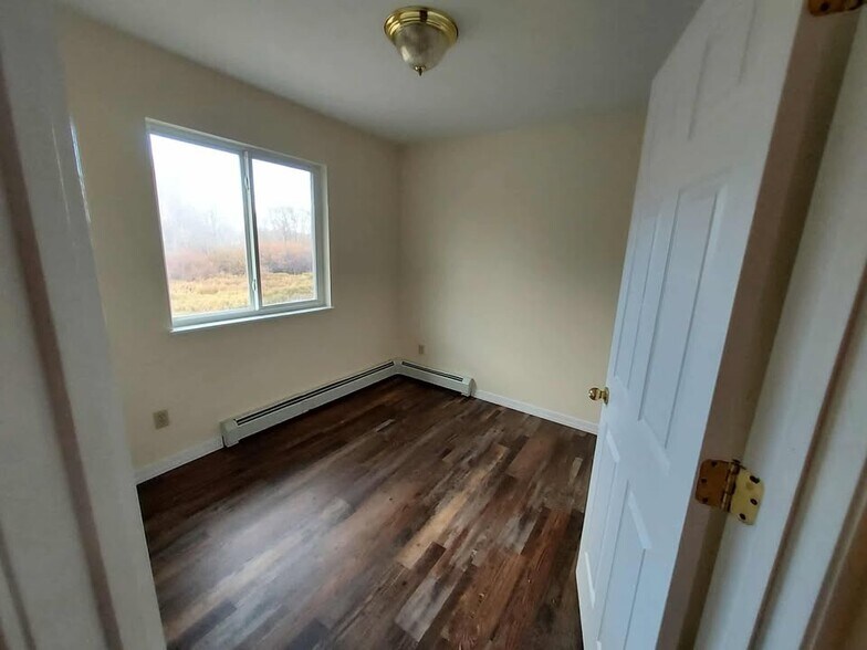 Building Photo - 550 Front St