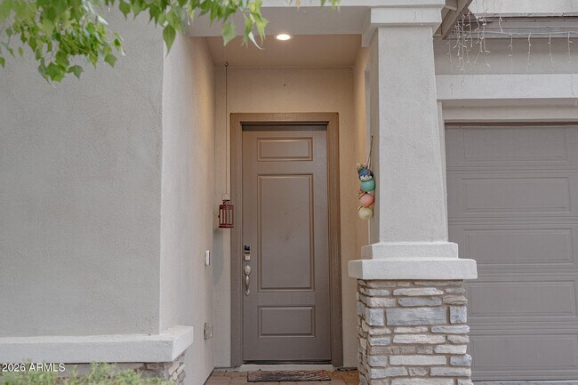 Building Photo - 6523 E Bluefield Ave