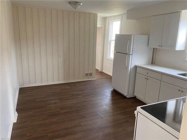 Building Photo - 326 Orr St