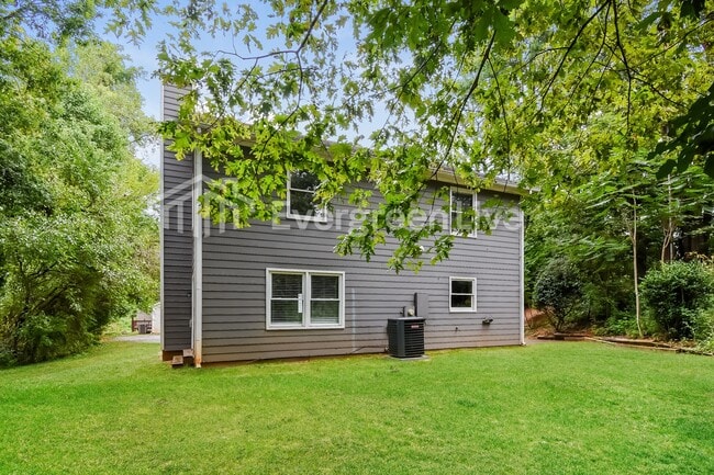 Building Photo - 245 Guinevere Ct