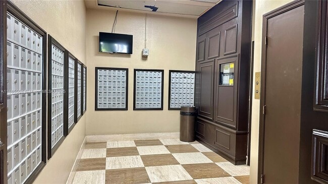 Building Photo - 2030 S Ocean Dr