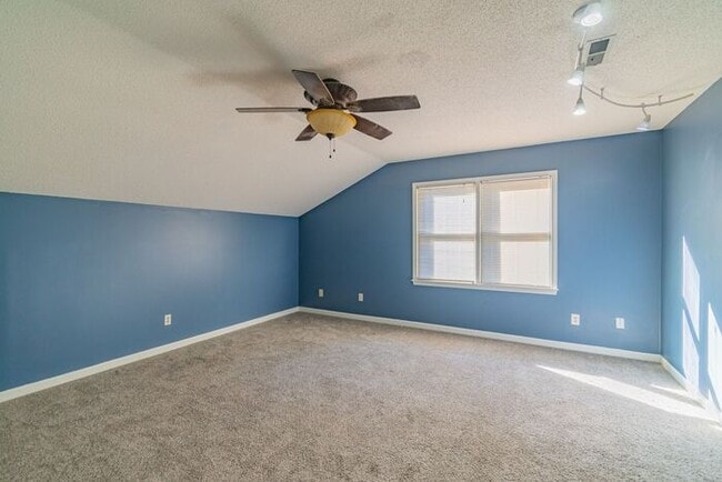 Building Photo - Beautiful 4-bedroom 2.5 bath home in desirable Brownes Ferry subdivision