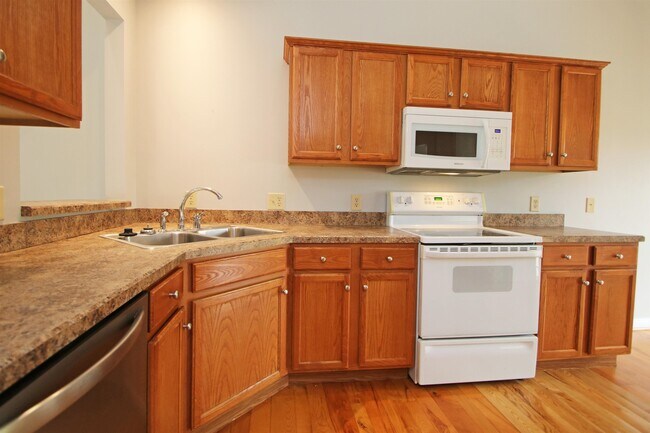 Building Photo - 155 Chelsea Cir