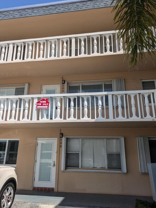 Building Photo - 131 Doolen Ct