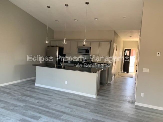 Building Photo - 511 Crestone Ave