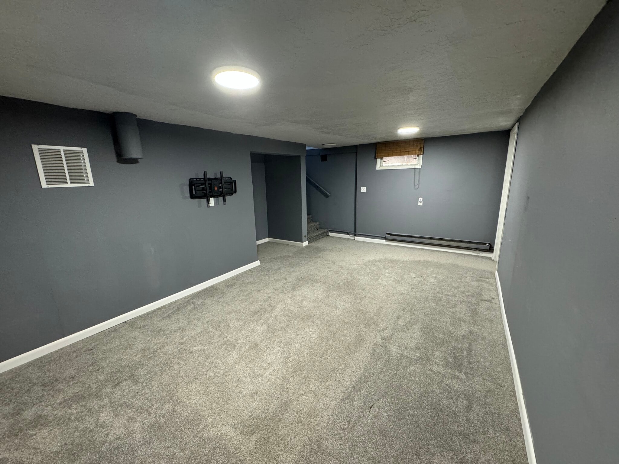 Building Photo - 213 8th St S