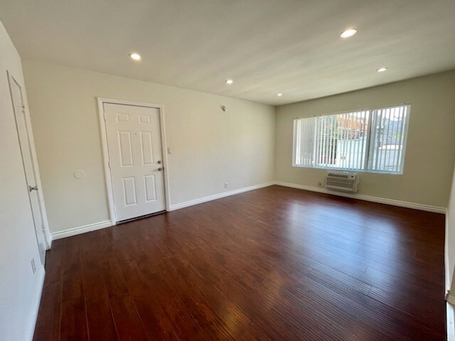 Building Photo - 5746 Waring Ave