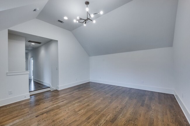 Building Photo - Lovely 3BE/3modern farmhouse is a sheer de...