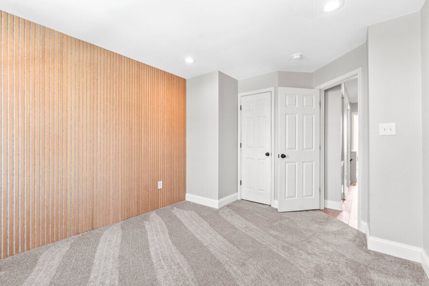 Building Photo - 324 W 29th St