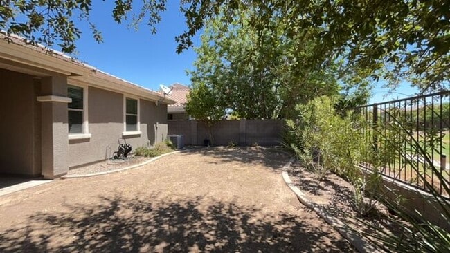 Building Photo - 4425 E Los Altos Dr