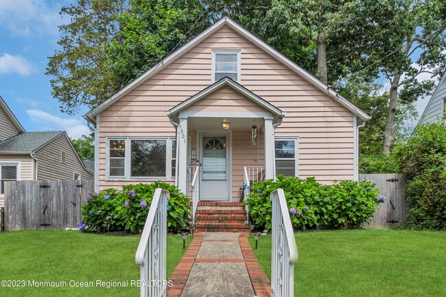 Primary Photo - 1301 Laurel Ave