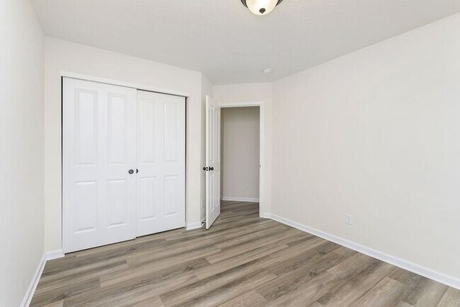 Building Photo - Beautiful 3 Bed 2.5 Bath in Central Greens...