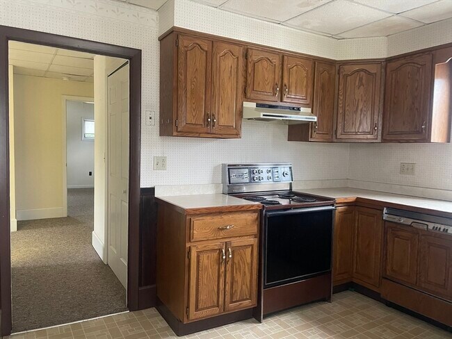 Building Photo - 228 Main St