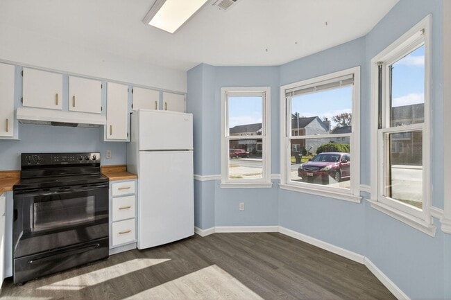 Building Photo - 207 Choisy Crescent