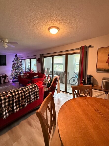 Family Room - 40 Sheoah Blvd