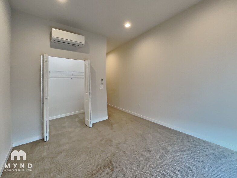 Building Photo - 7023 42nd Ave S