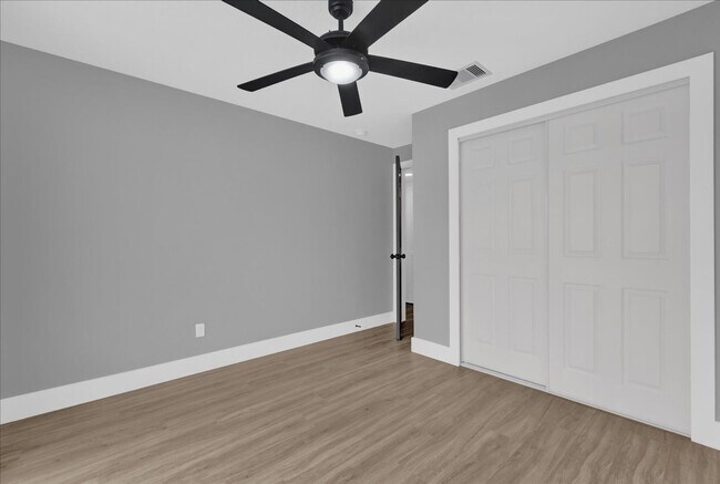 Building Photo - FOR RENT!! SIMPLY STUNNING 4 BED 2 BATH PO...