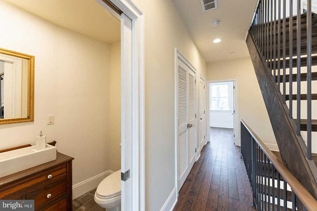 Building Photo - 1005 New Market St