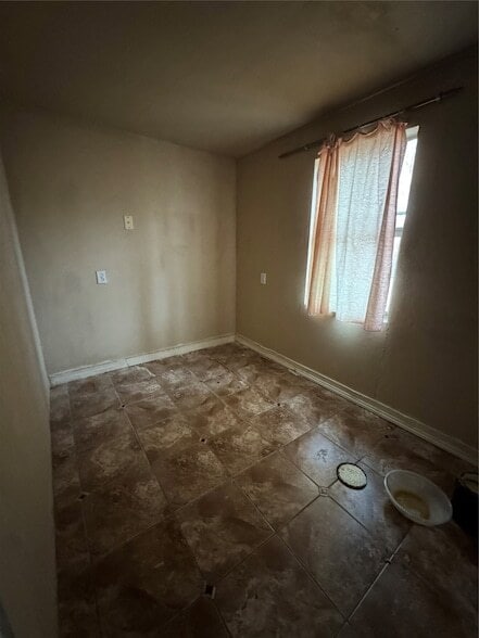 Building Photo - 2717 Avenue I