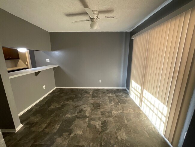 Building Photo - 3 bed, 2 bath, 2 car garage/2 car carport