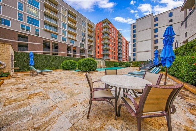 Building Photo - 1005 S Shepherd Dr
