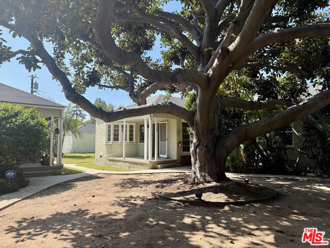 Building Photo - 1430 Ocean Park Blvd