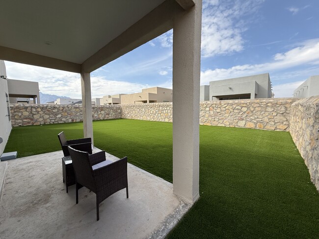 Building Photo - 51069 Purple Mat Ave