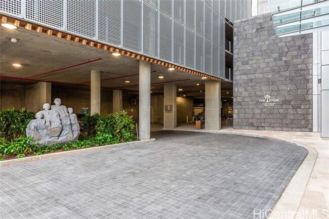 Building Photo - Fully furnished 1 bedroom w/ parking at The Park on Keeaumoku