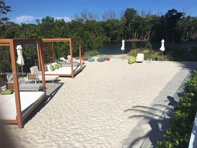 Building Photo - 16385 Biscayne Blvd