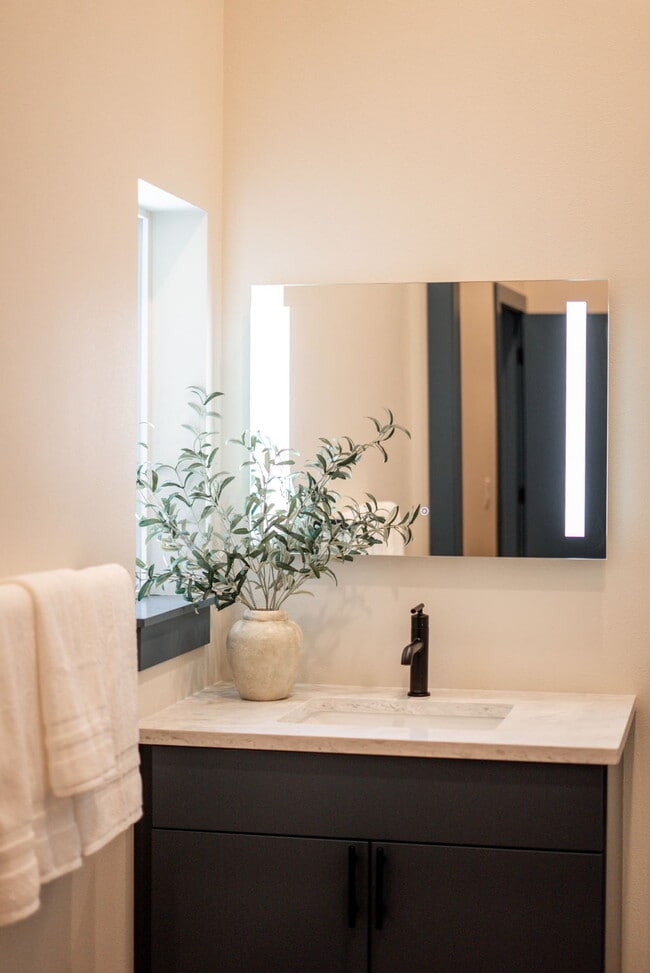 Building Photo - 960 NE Norton Ave