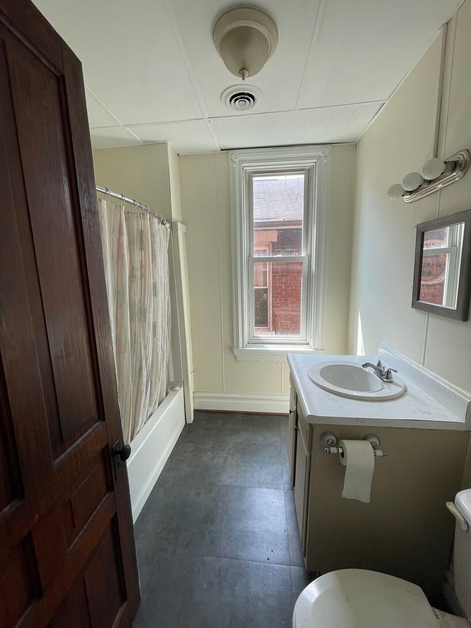 Building Photo - 2303 Chapline St