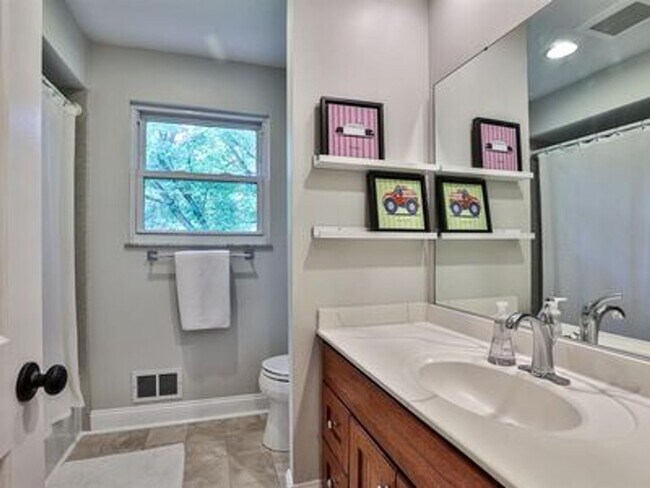 Building Photo - Beautiful Home in Prime Montgomery Location