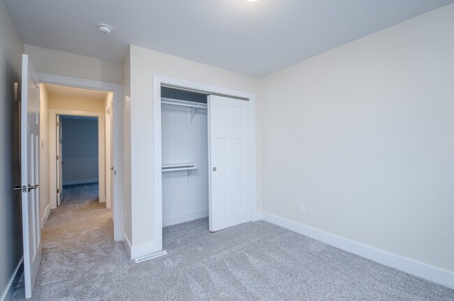 Building Photo - 9250 Brook Hollow Ln